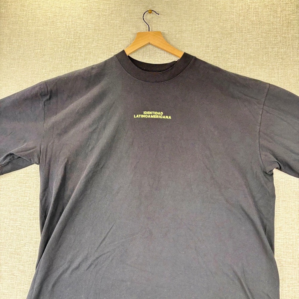 Bueno Identidad Latinoamericana Graphic T-Shirt Mens XL Black Short Sleeve Tee